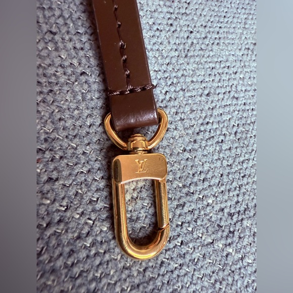 Louis Vuitton leather ebene crossbody strap - Picture 2 of 3